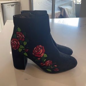 Embroidered booties - great condition